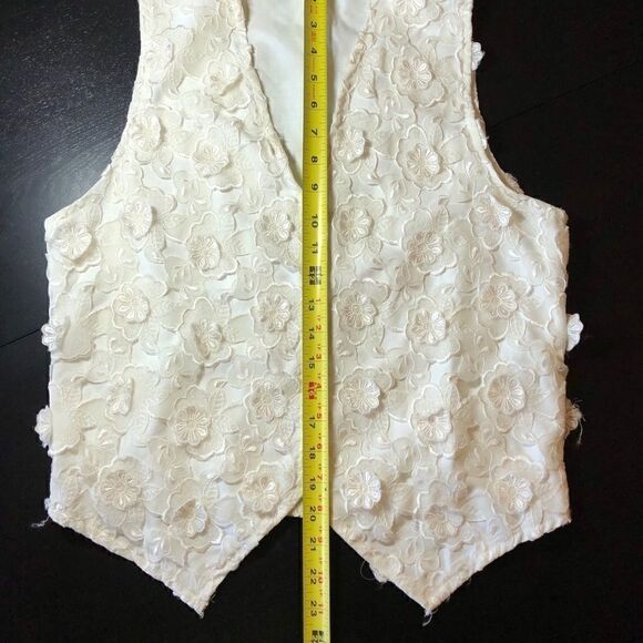Charlotte Russe Vest with Cream White Appliques - Picture 4 of 5